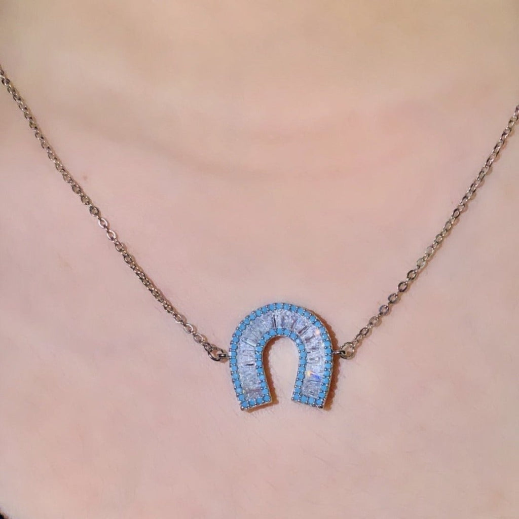 Horseshoe lucky charm necklace - Wardrob